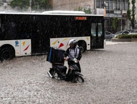 前往希腊的游客将面临暴风雨和强风，假期警告